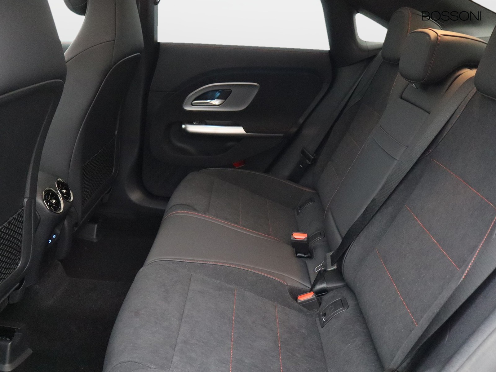 8 - Mercedes CLA 180 advanced plus auto