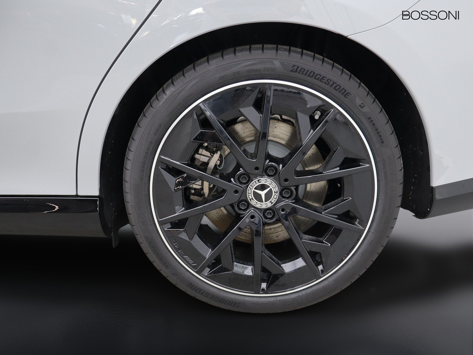 4 - Mercedes CLA shooting brake 200 elettrica advanced