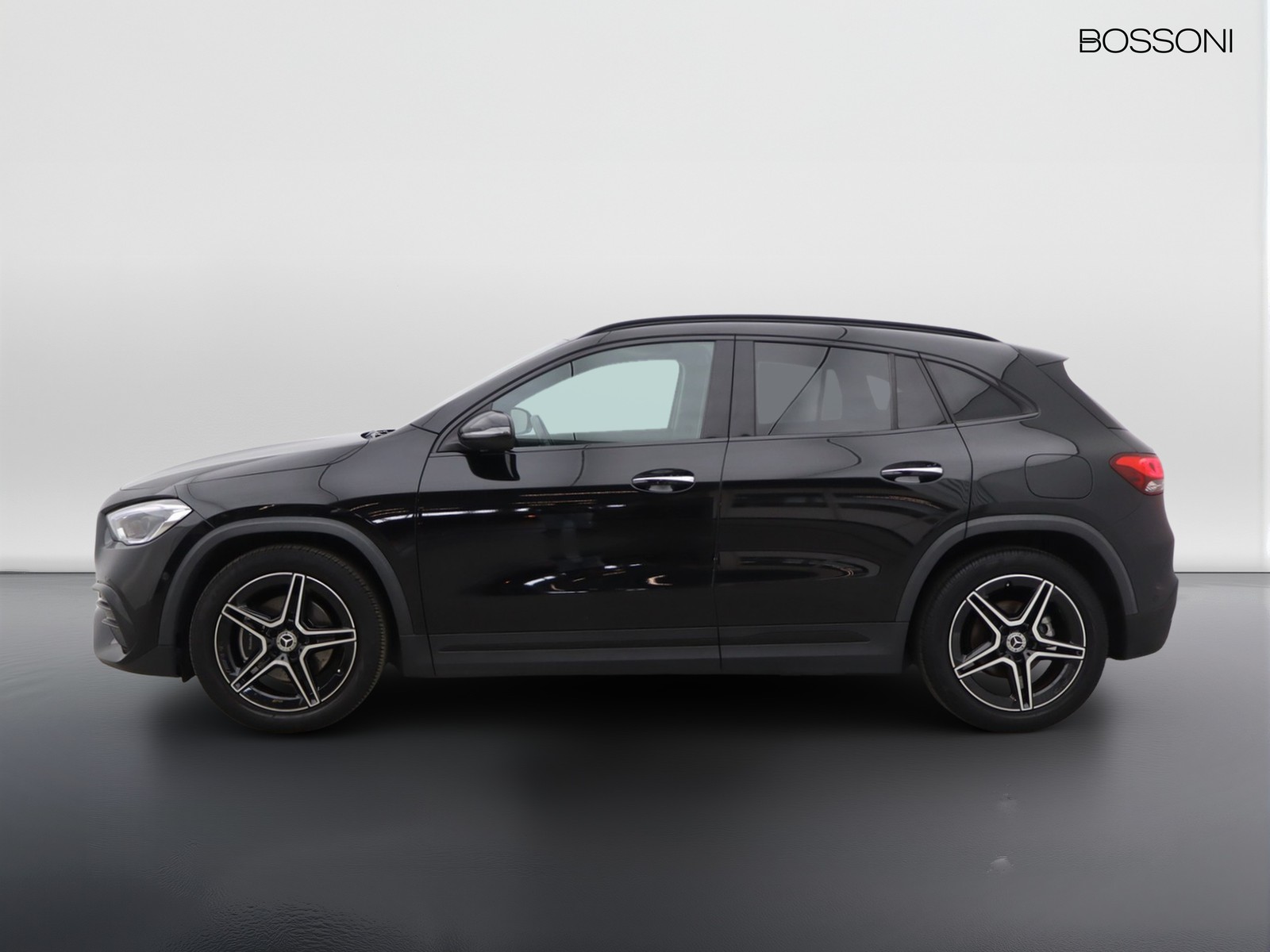 3 - Mercedes GLA 200 d premium 4matic 8g-dct