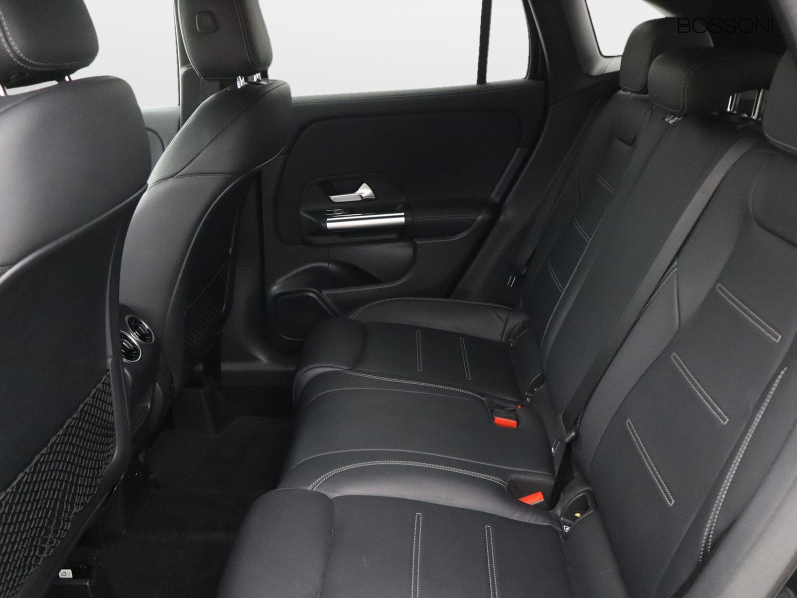 8 - Mercedes GLA 200 d premium 4matic 8g-dct