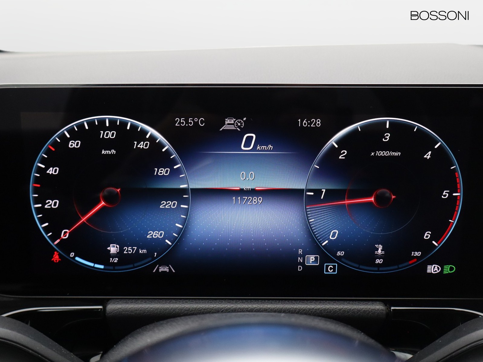 9 - Mercedes GLA 200 d premium 4matic 8g-dct