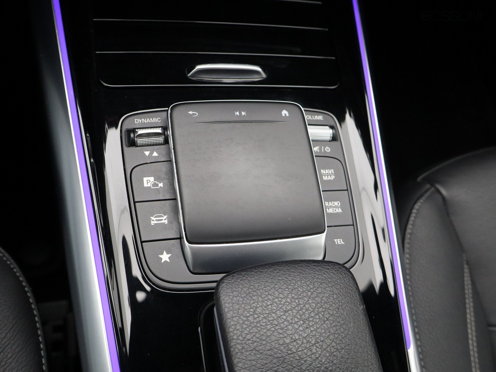 14 - Mercedes GLA 200 d premium 4matic 8g-dct