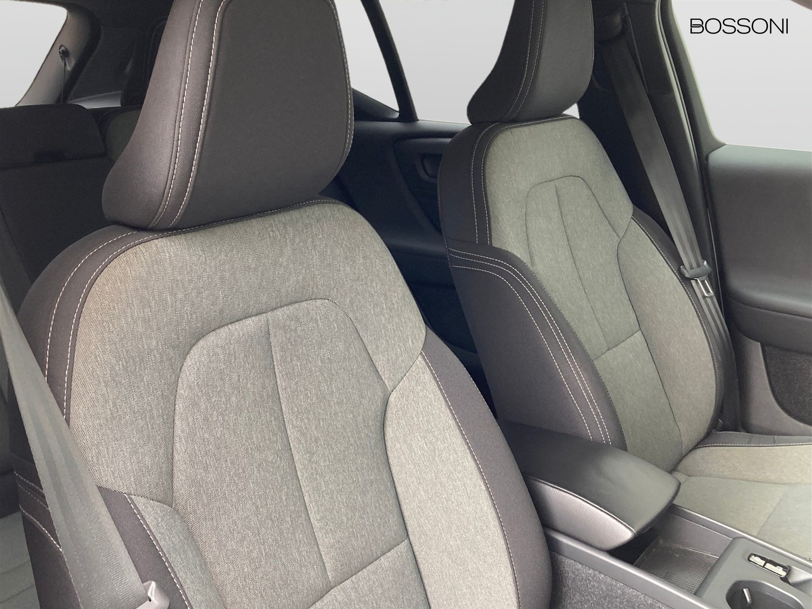 8 - Volvo XC40 1.5 t4 recharge plug-in-hybrid core automatico