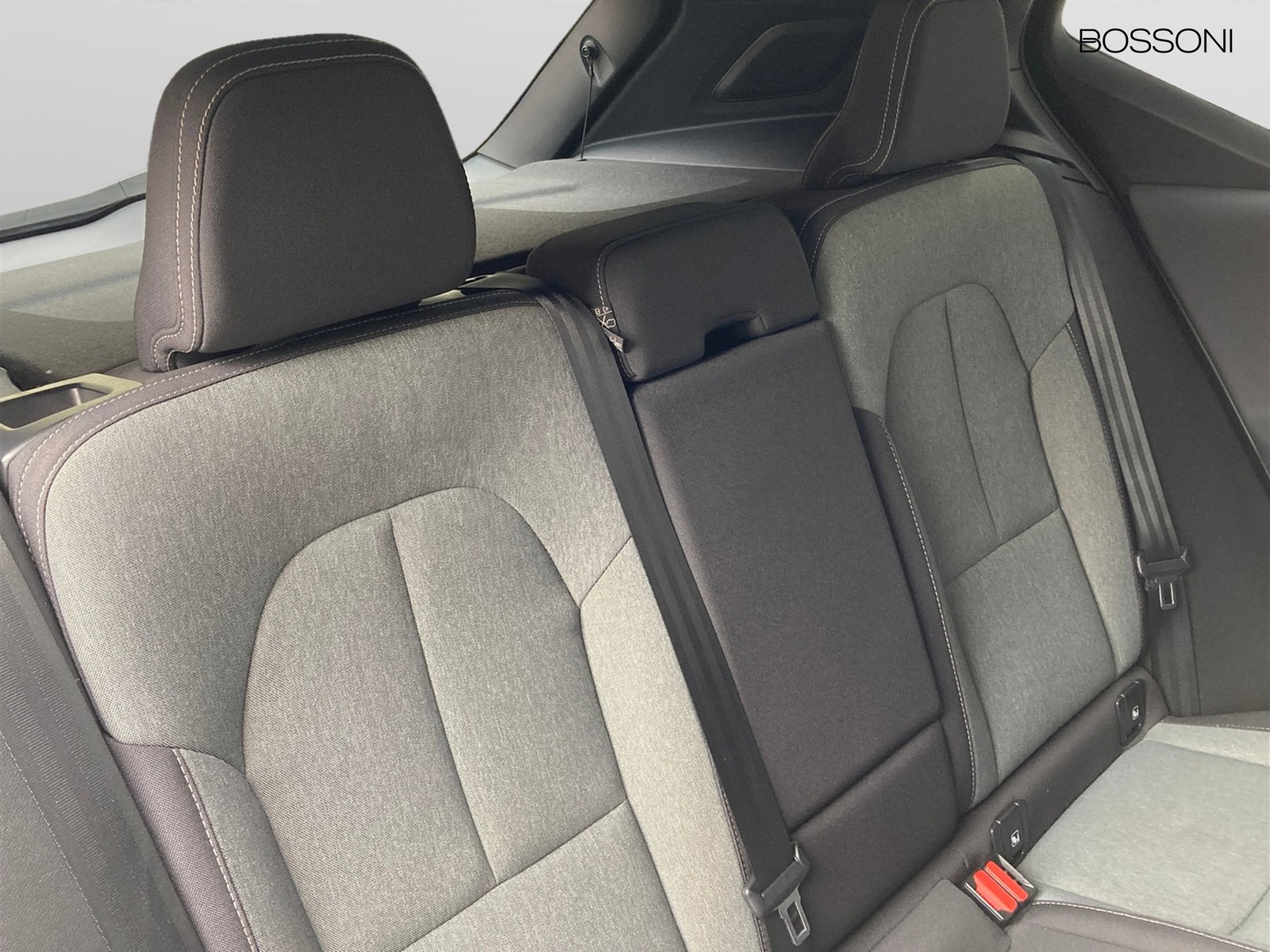 10 - Volvo XC40 1.5 t4 recharge plug-in-hybrid core automatico
