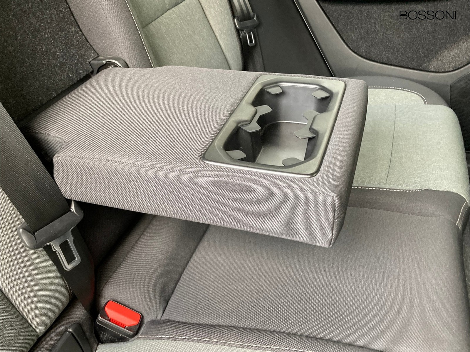 11 - Volvo XC40 1.5 t4 recharge plug-in-hybrid core automatico