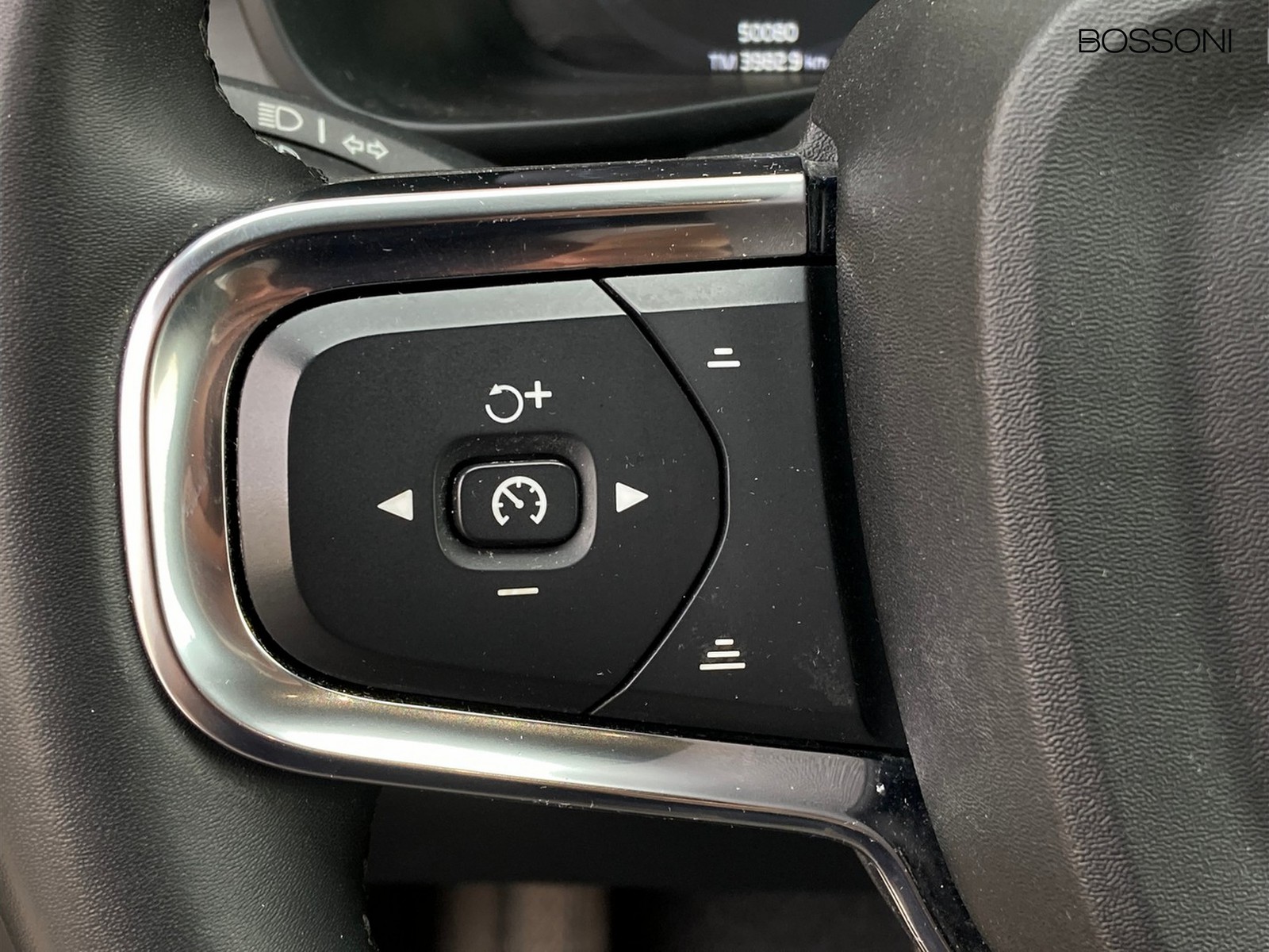 17 - Volvo XC40 1.5 t4 recharge plug-in-hybrid core automatico