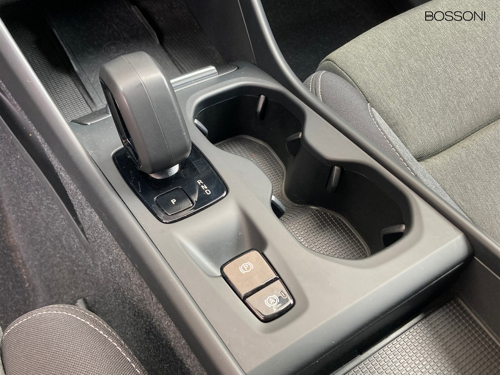 21 - Volvo XC40 1.5 t4 recharge plug-in-hybrid core automatico