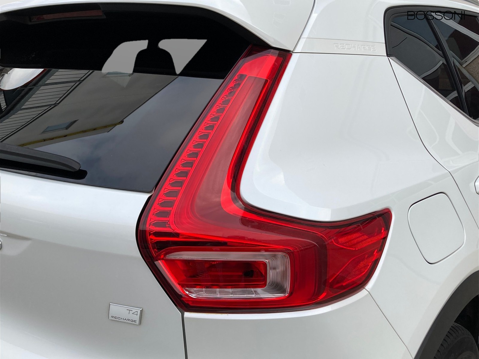 24 - Volvo XC40 1.5 t4 recharge plug-in-hybrid core automatico