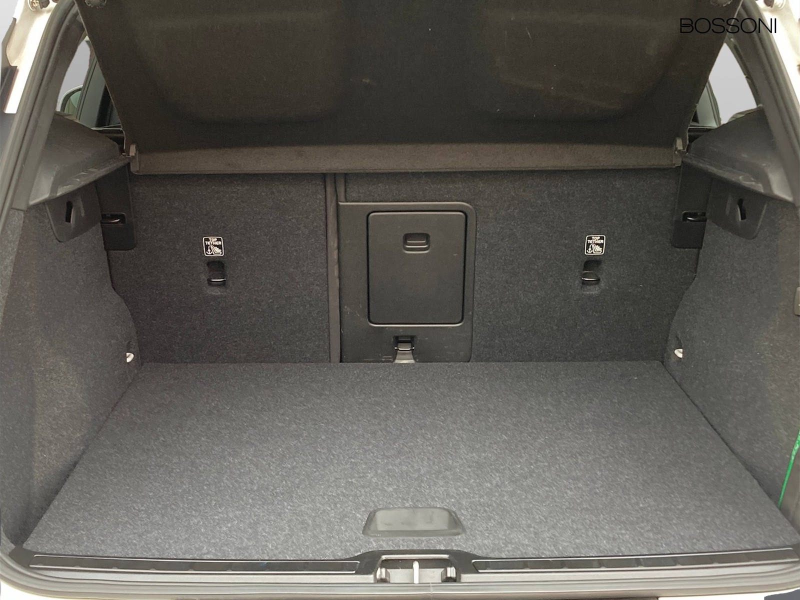 26 - Volvo XC40 1.5 t4 recharge plug-in-hybrid core automatico