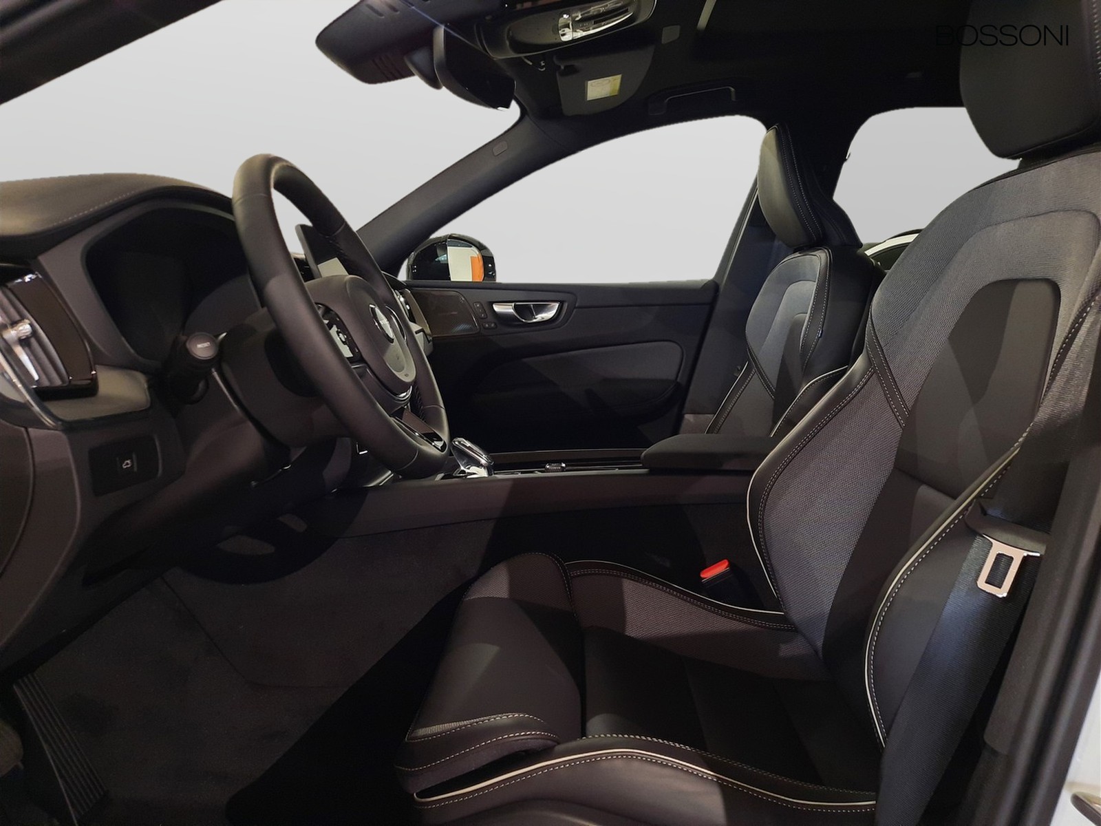9 - Volvo XC60 2.0 b5 mild hybrid ultra black edition awd automatico