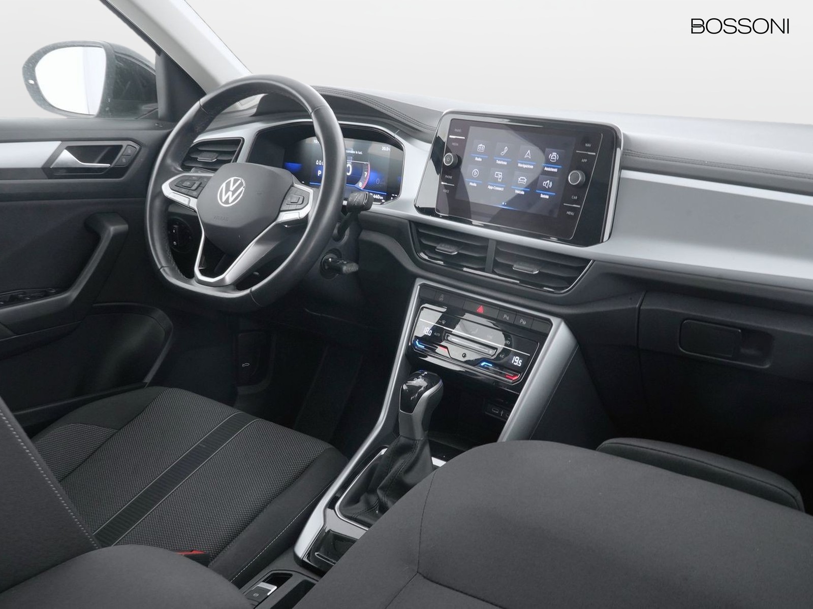 6 - Volkswagen T-Roc 1.5 tsi act life dsg