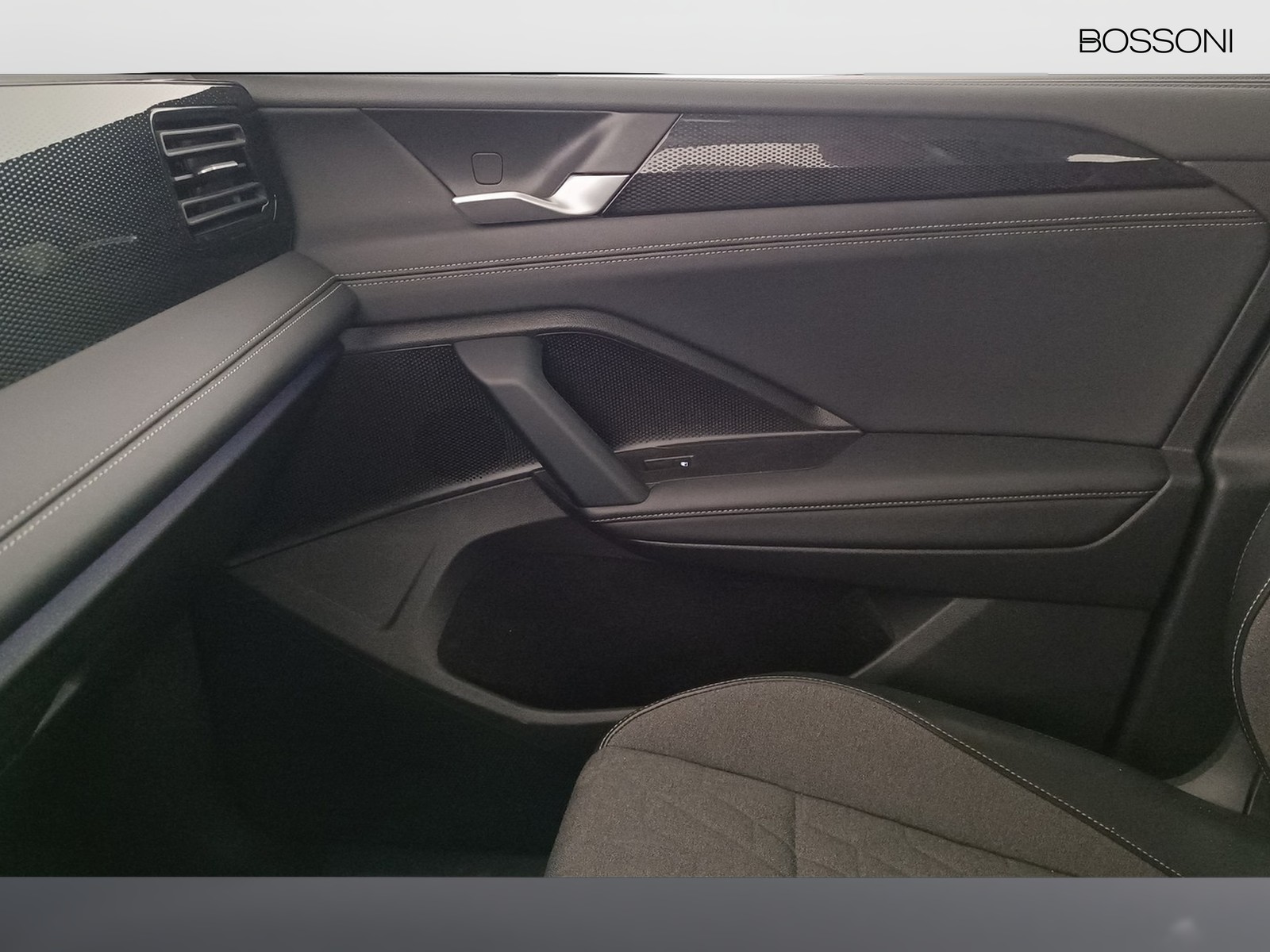12 - Volkswagen Tiguan 2.0 tdi scr 150cv life dsg
