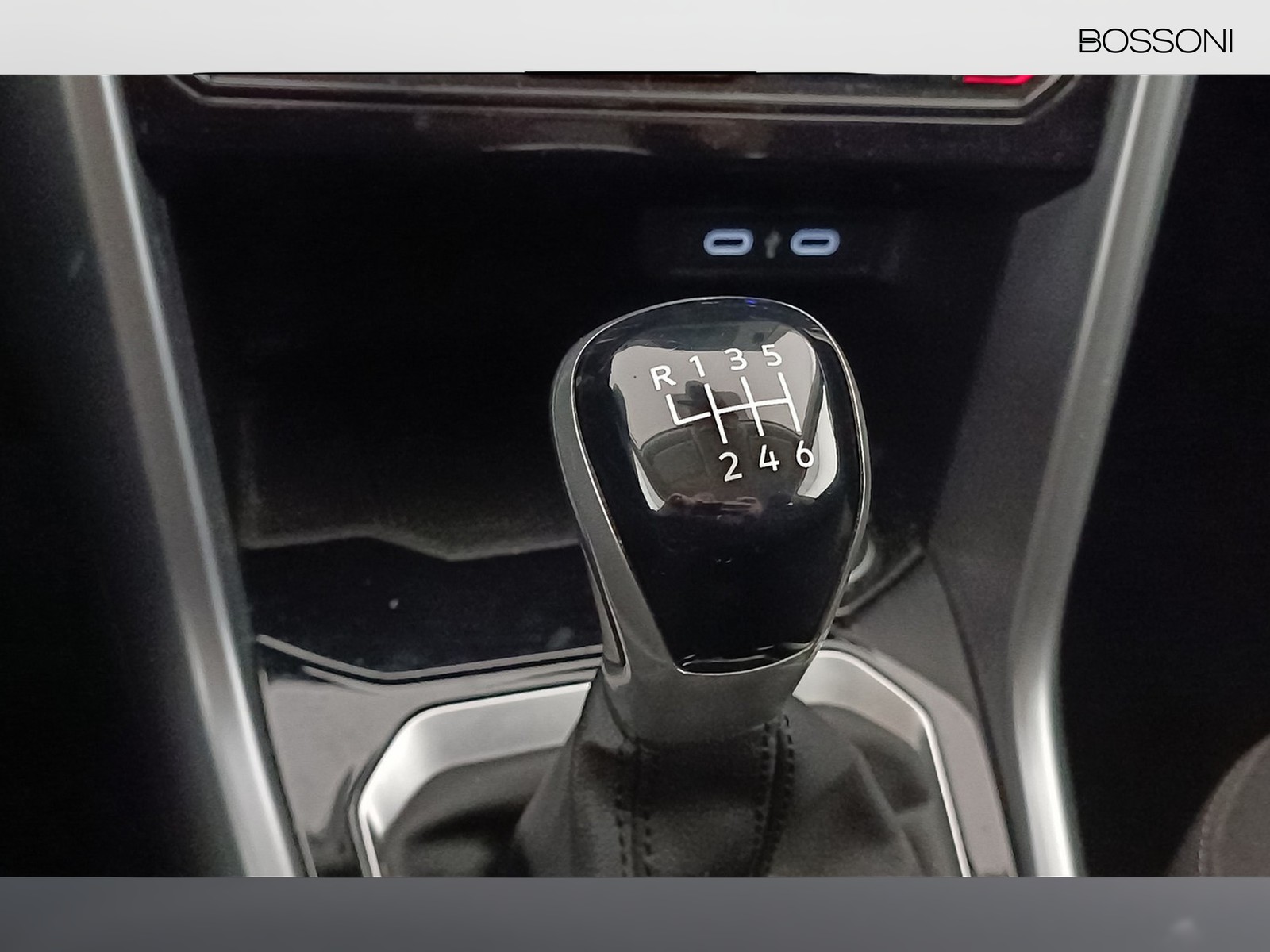 5 - Volkswagen T-Roc 2.0 tdi scr 115cv life