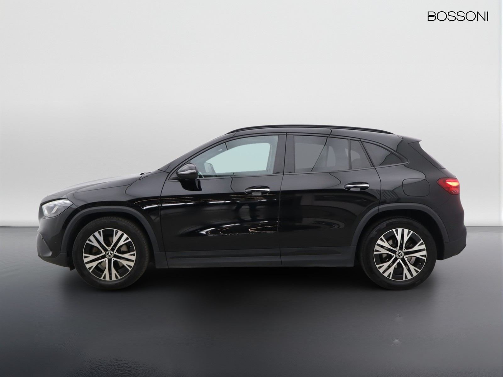 3 - Mercedes GLA 180 d amg line advanced plus 8g-dct