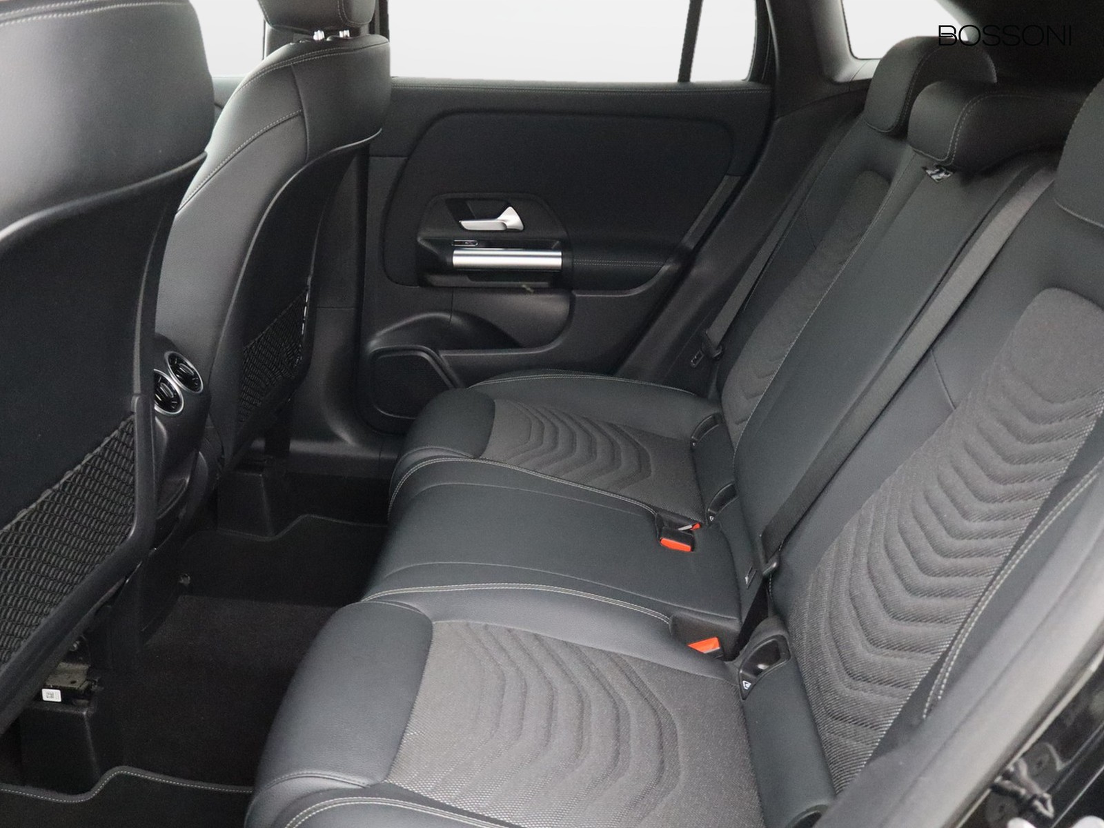 8 - Mercedes GLA 180 d amg line advanced plus 8g-dct