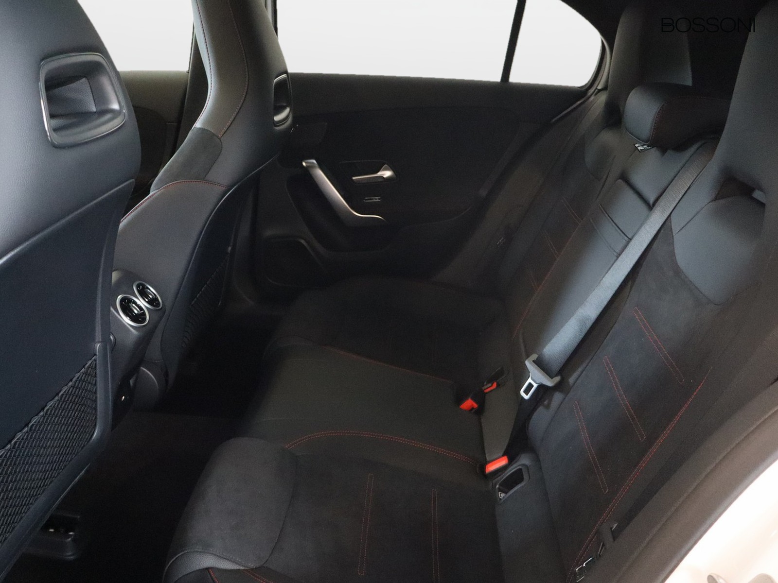 8 - Mercedes Classe A 250 amg line premium 4matic speedshift dct amg 8g