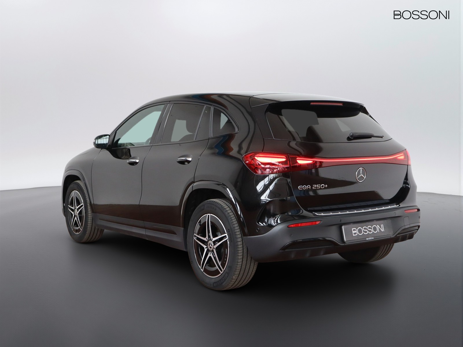 5 - Mercedes EQA 250+ amg line advanced plus
