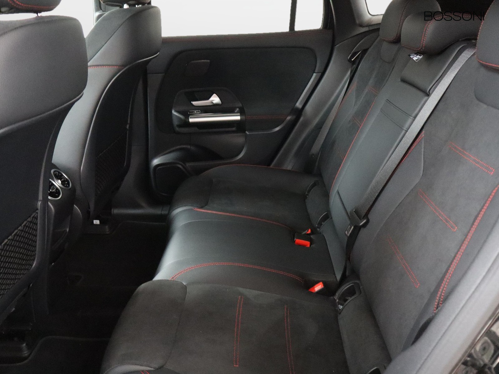 8 - Mercedes EQA 250+ amg line advanced plus