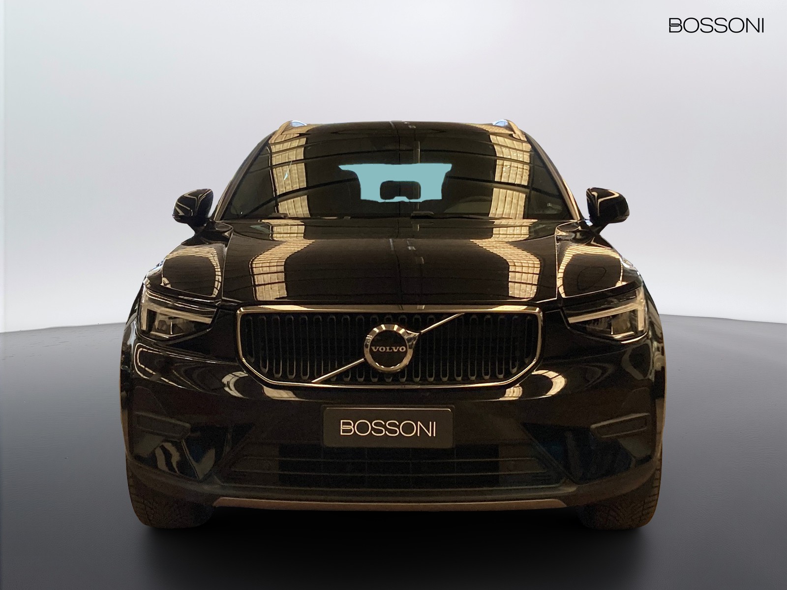 2 - Volvo XC40 2.0 b3 core automatico