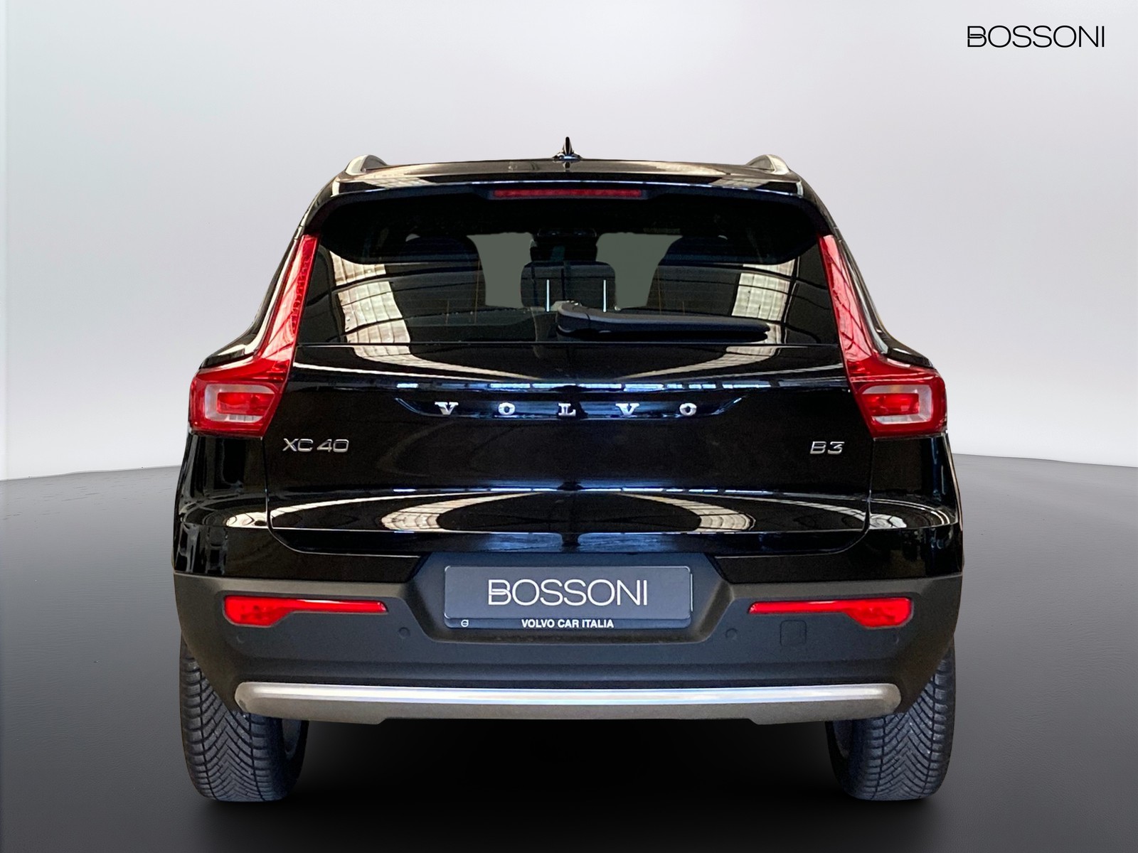 4 - Volvo XC40 2.0 b3 core automatico