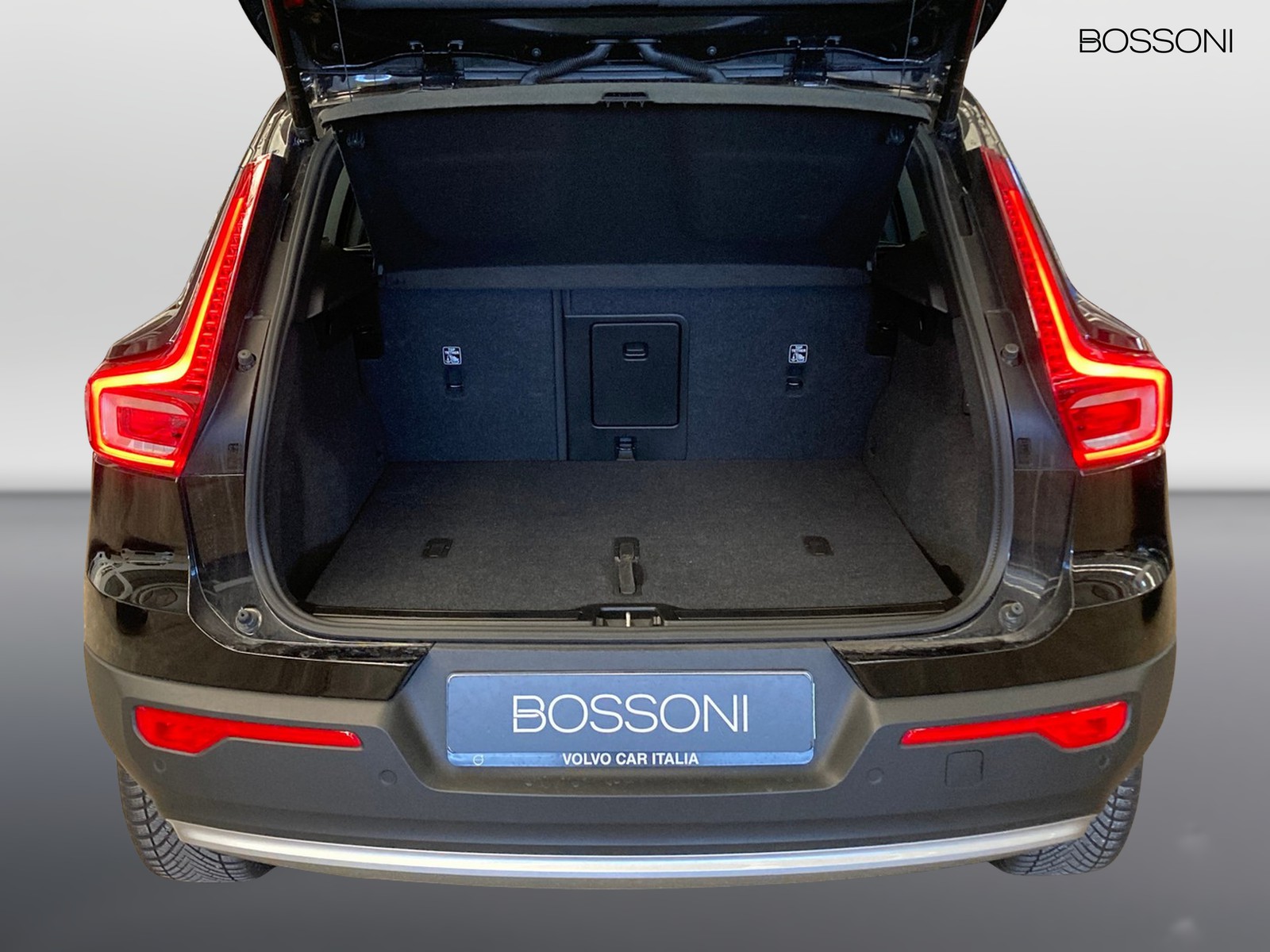 23 - Volvo XC40 2.0 b3 core automatico