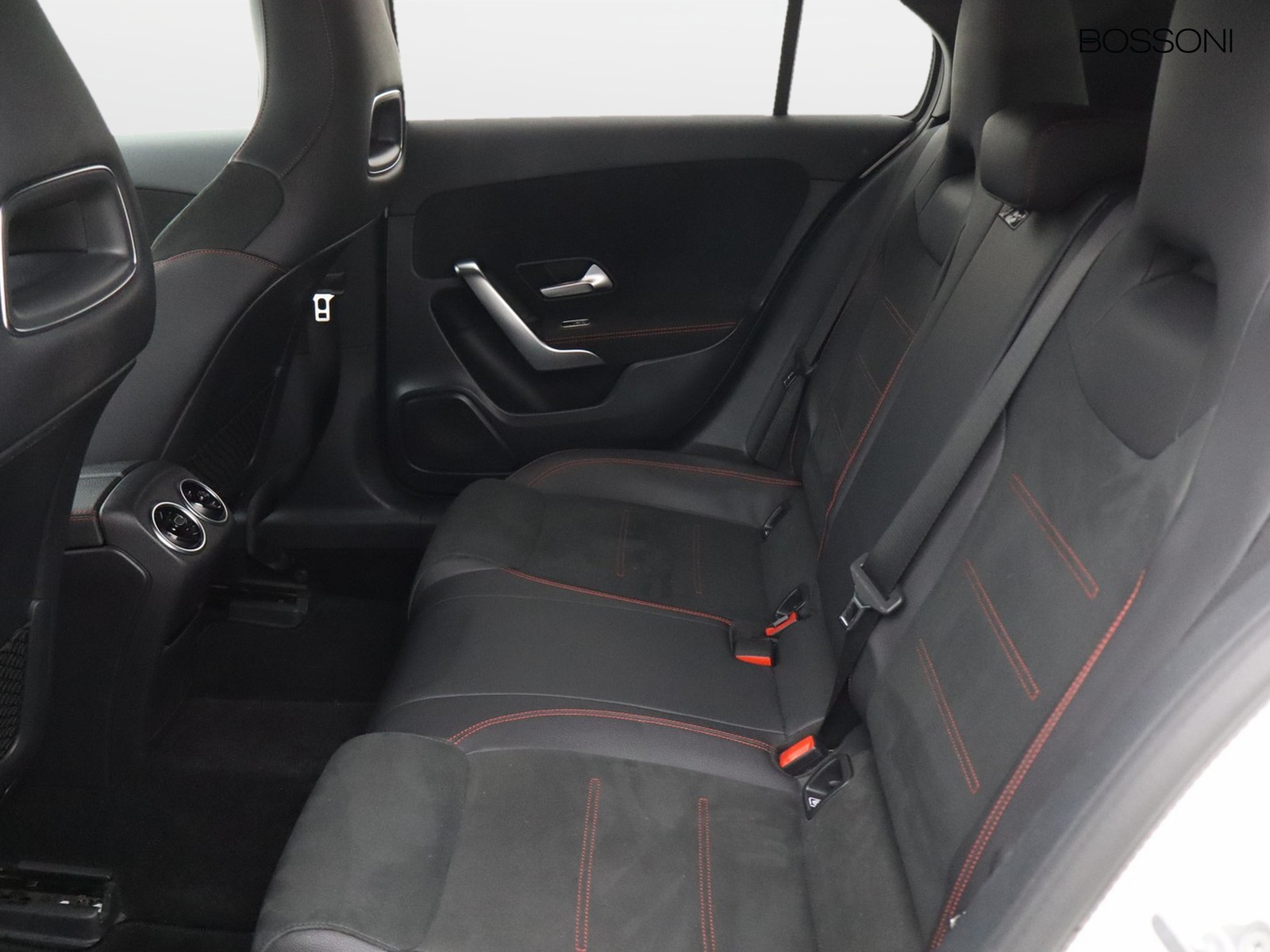 8 - Mercedes Classe A 200 premium 7g-dct