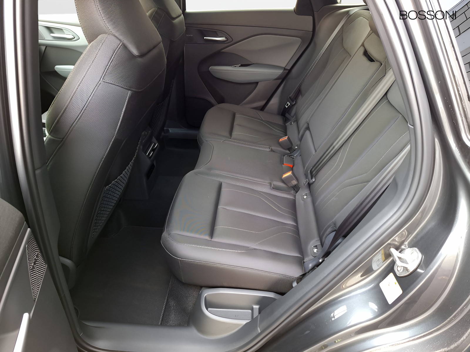 12 - Audi Q3 1.5 e-hybrid 272cv business s tronic