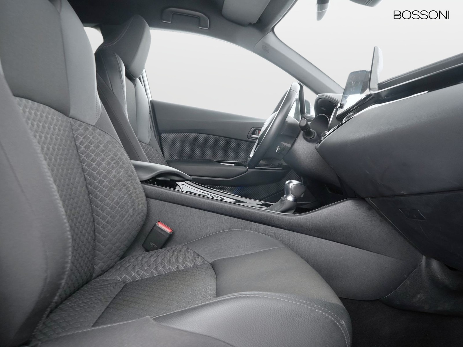 8 - Toyota C-HR 1.8 hybrid trend e-cvt