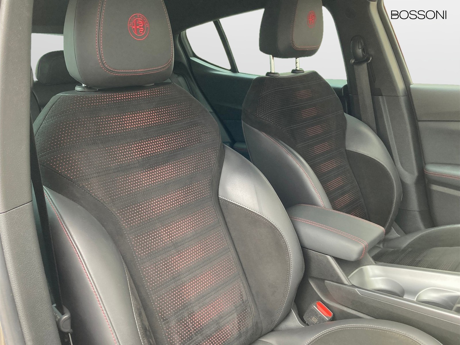 8 - Alfa Romeo Tonale 1.5 hybrid 160cv speciale tct7
