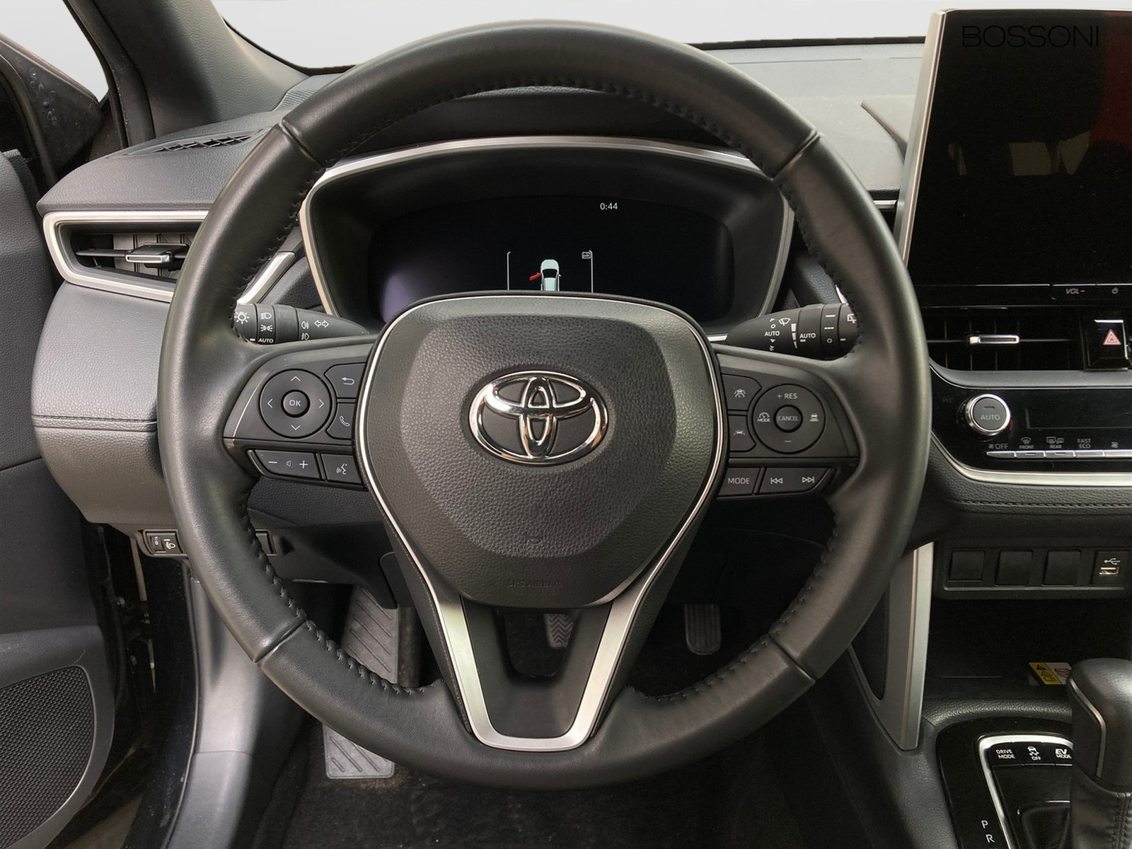 12 - Toyota Corolla Cross 1.8 hybrid 140 140cv trend fwd e-cvt