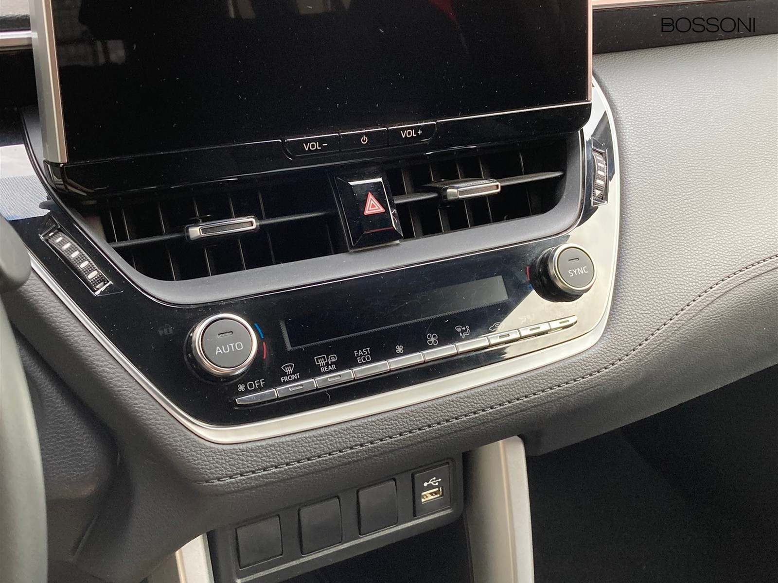 16 - Toyota Corolla Cross 1.8 hybrid 140 140cv trend fwd e-cvt