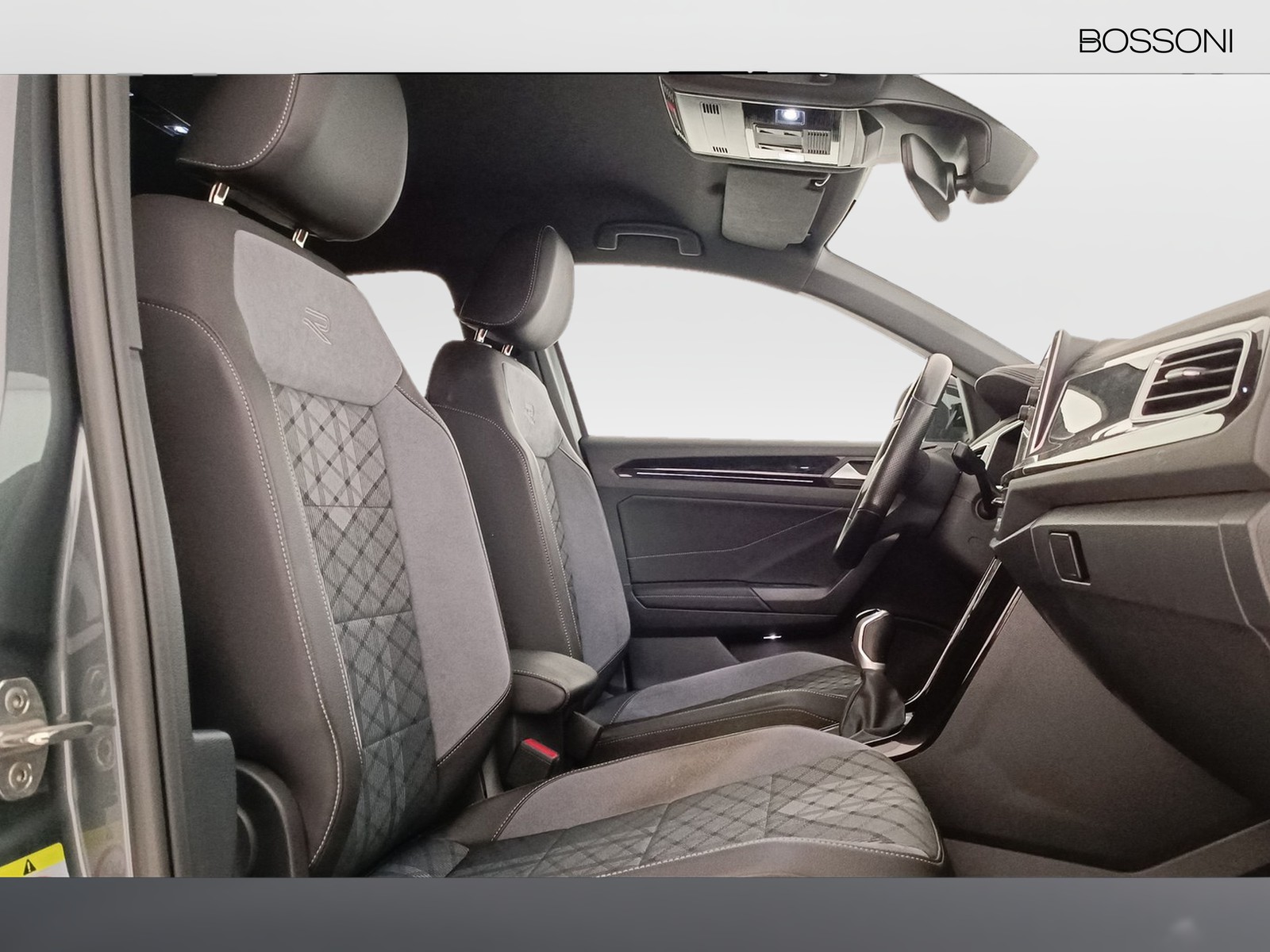 8 - Volkswagen T-Roc 1.5 tsi act r line