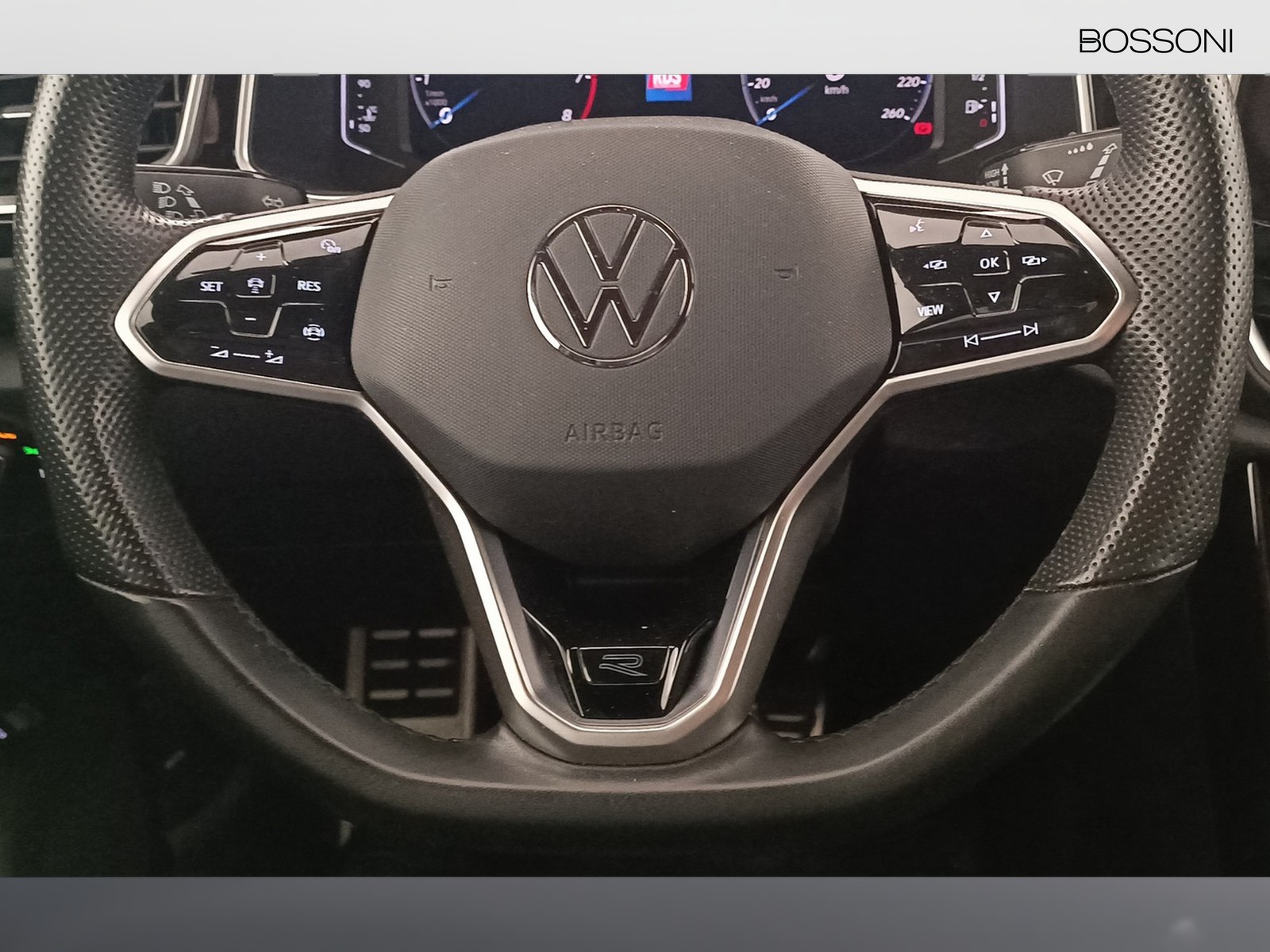 16 - Volkswagen T-Roc 1.5 tsi act r line