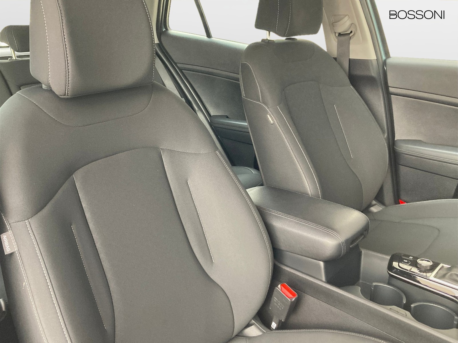8 - Kia Sportage 1.6 t-gdi mhev business dct