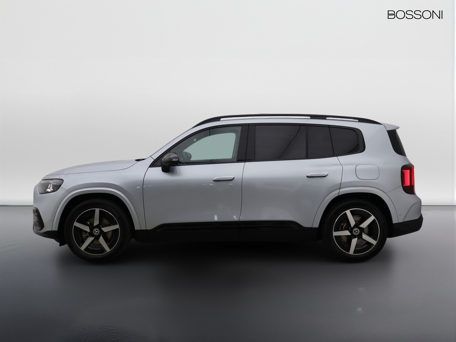 3 - Mercedes GLB 200 amg line advanced plus 8g-edct