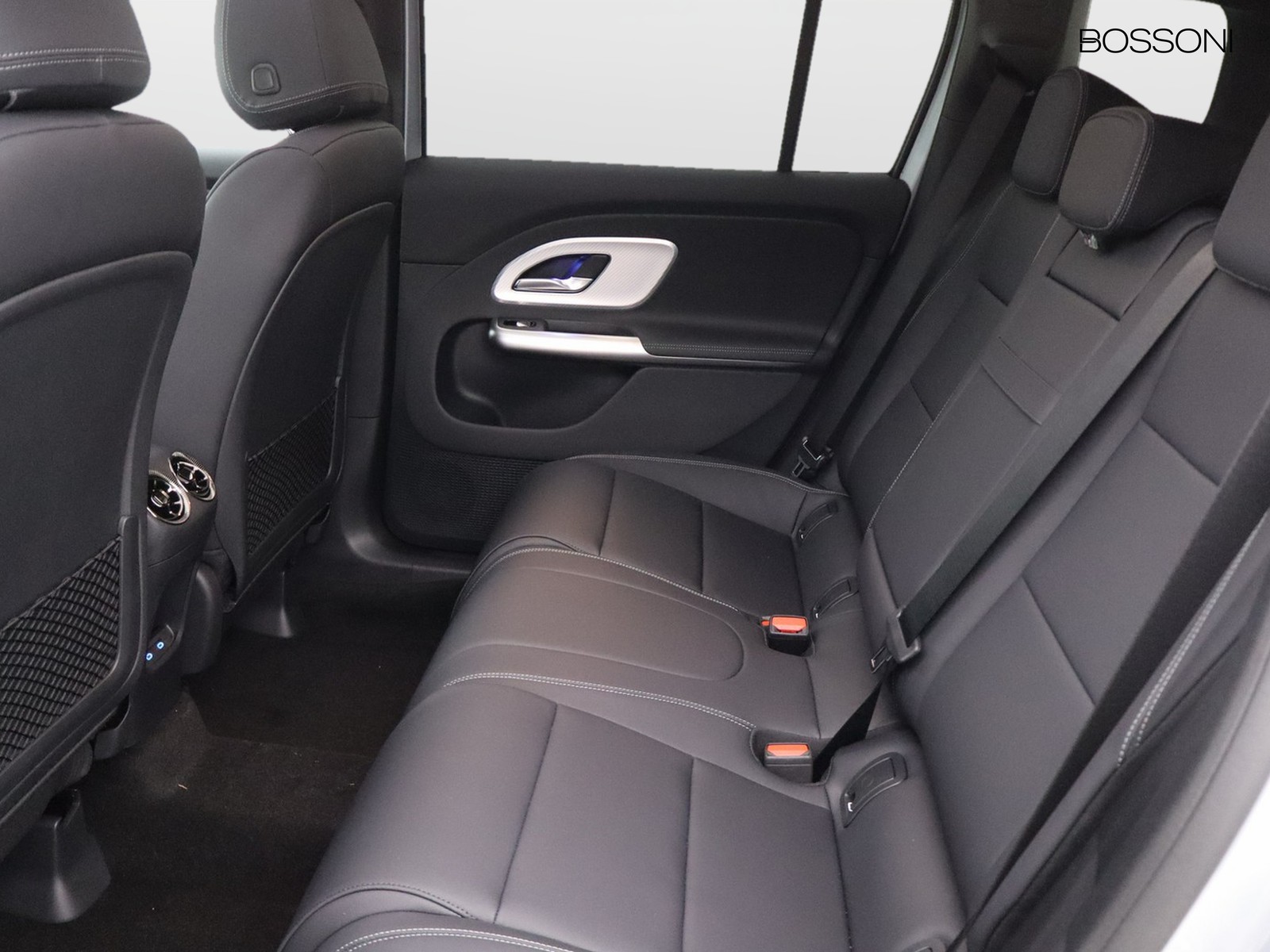 8 - Mercedes GLB 200 amg line advanced plus 8g-edct
