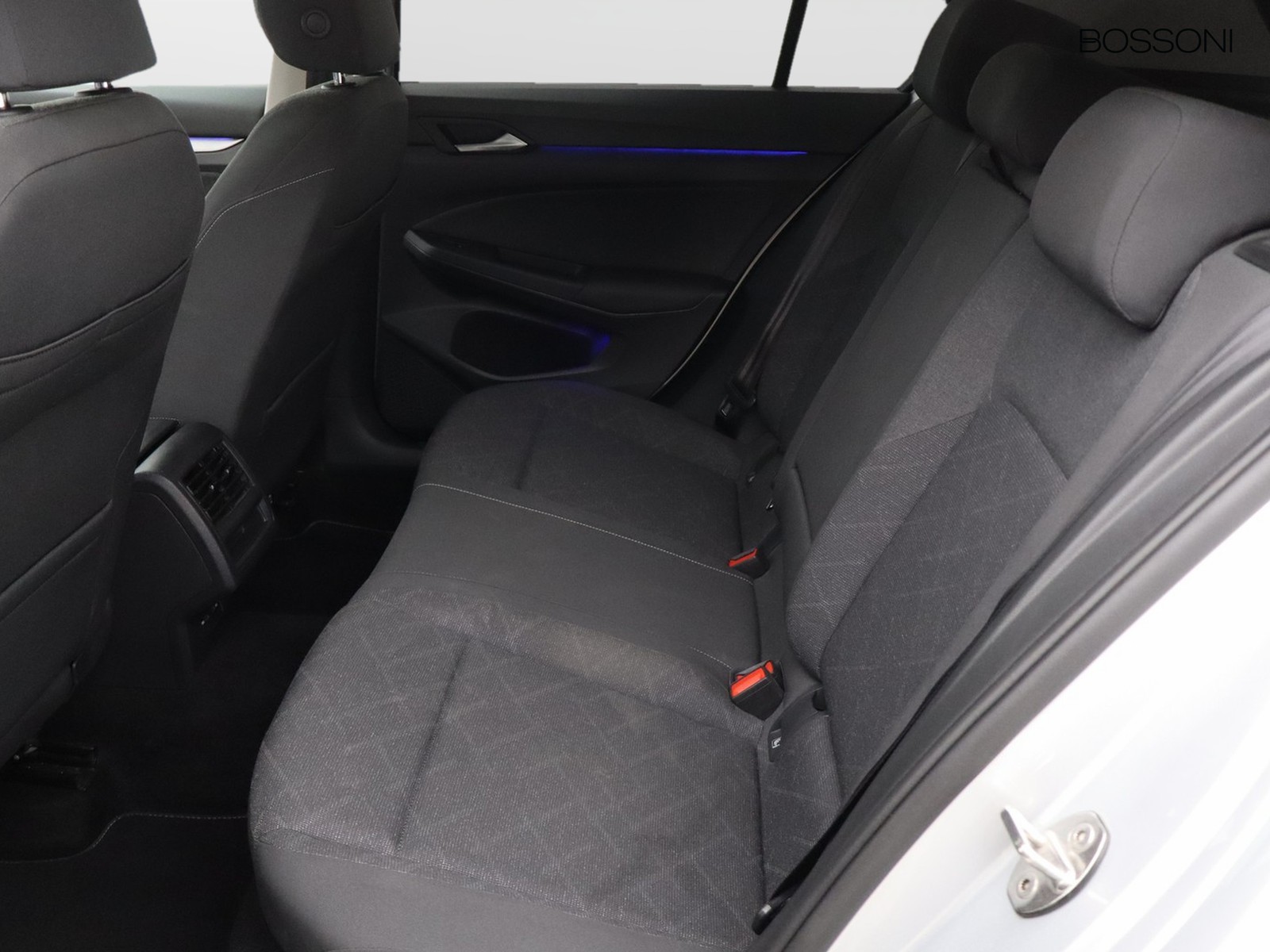 8 - Volkswagen Golf 2.0 tdi scr 115cv life