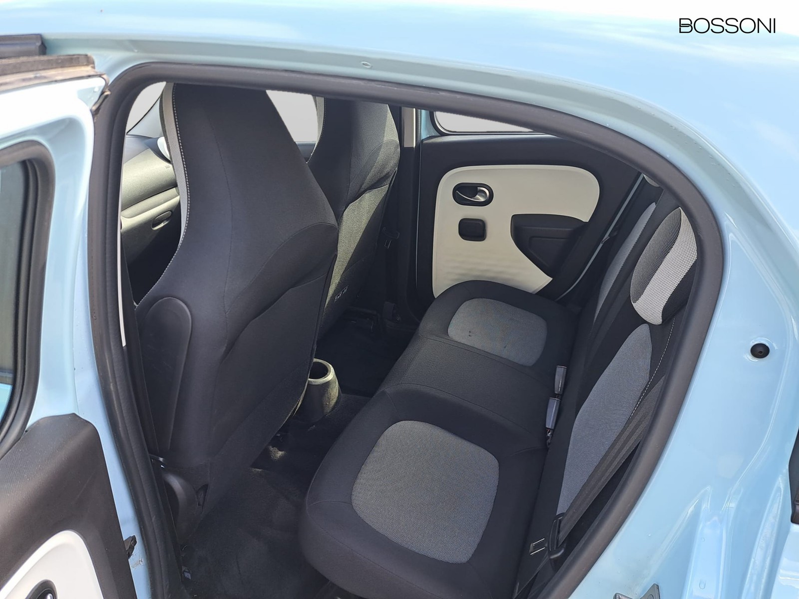 8 - Renault Twingo 1.0 sce 65cv equilibre