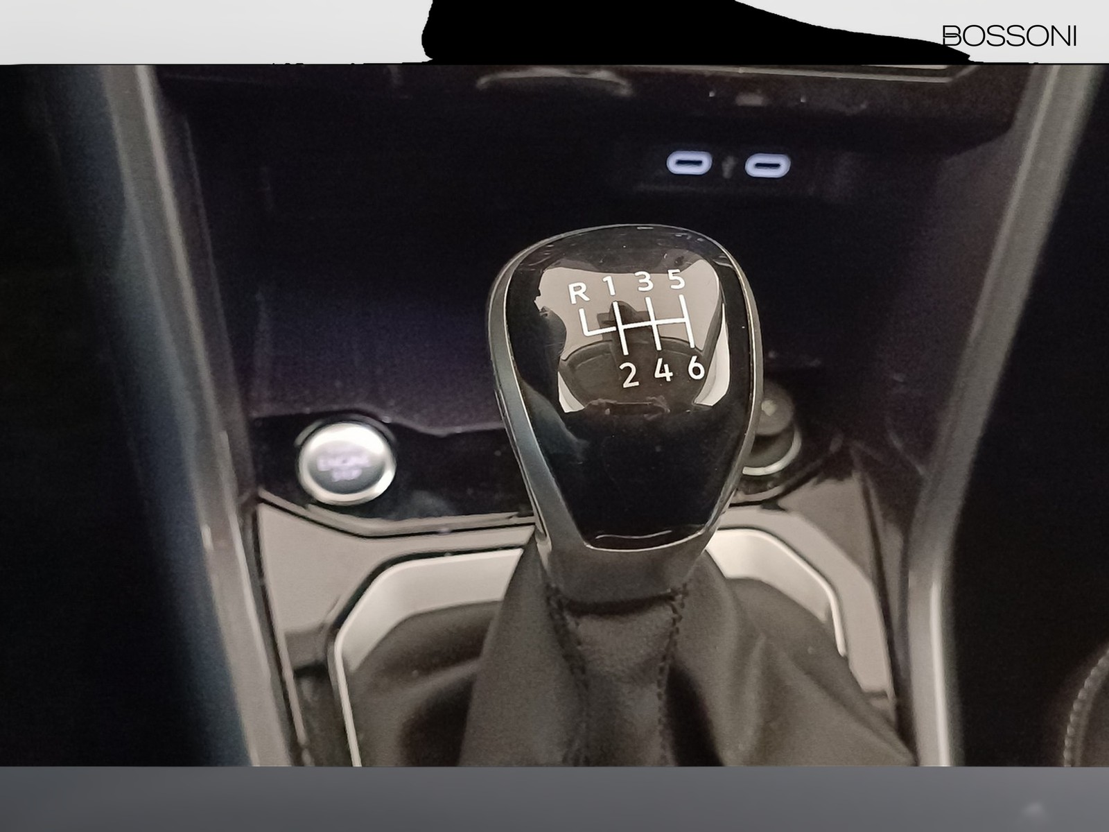 5 - Volkswagen T-Roc 2.0 tdi scr 115cv style