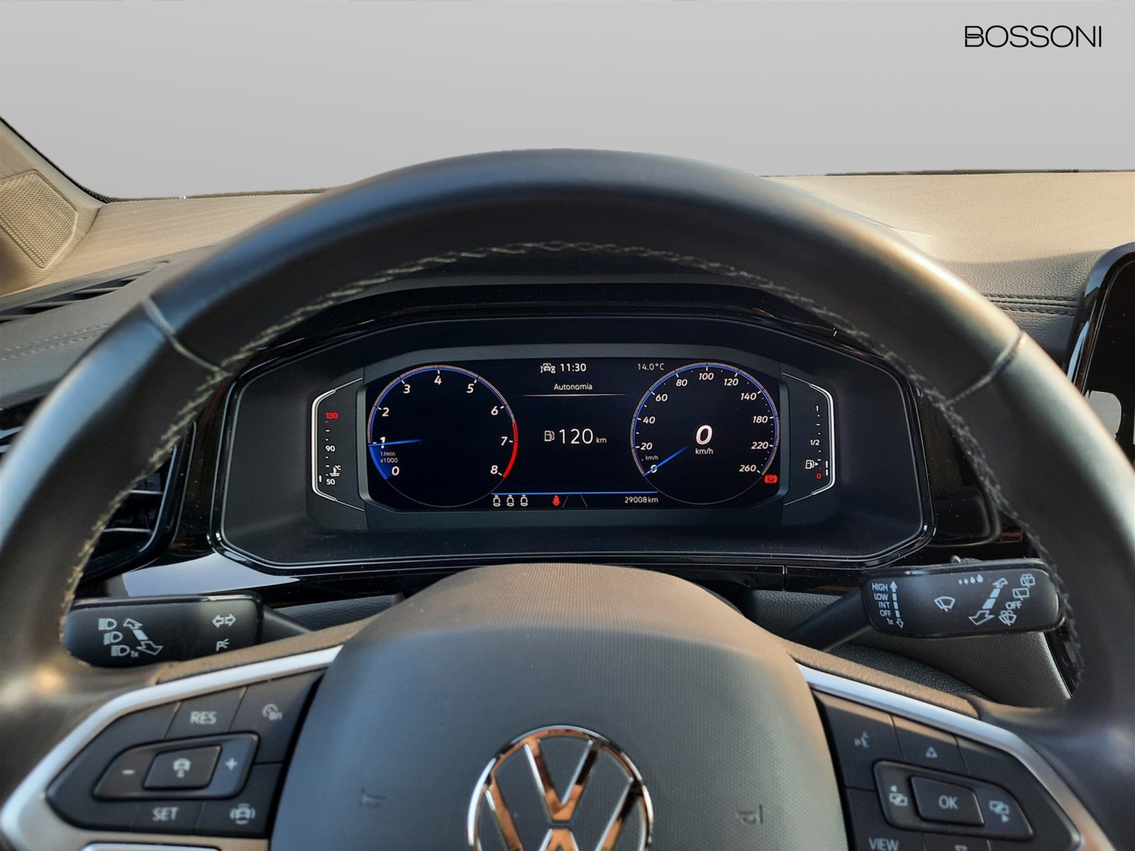16 - Volkswagen T-Roc 1.0 tsi 110cv r line
