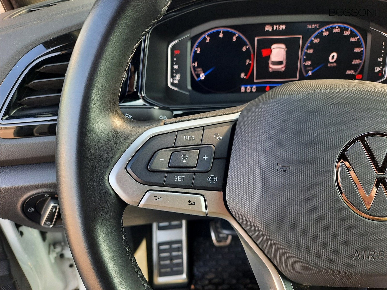 18 - Volkswagen T-Roc 1.0 tsi 110cv r line