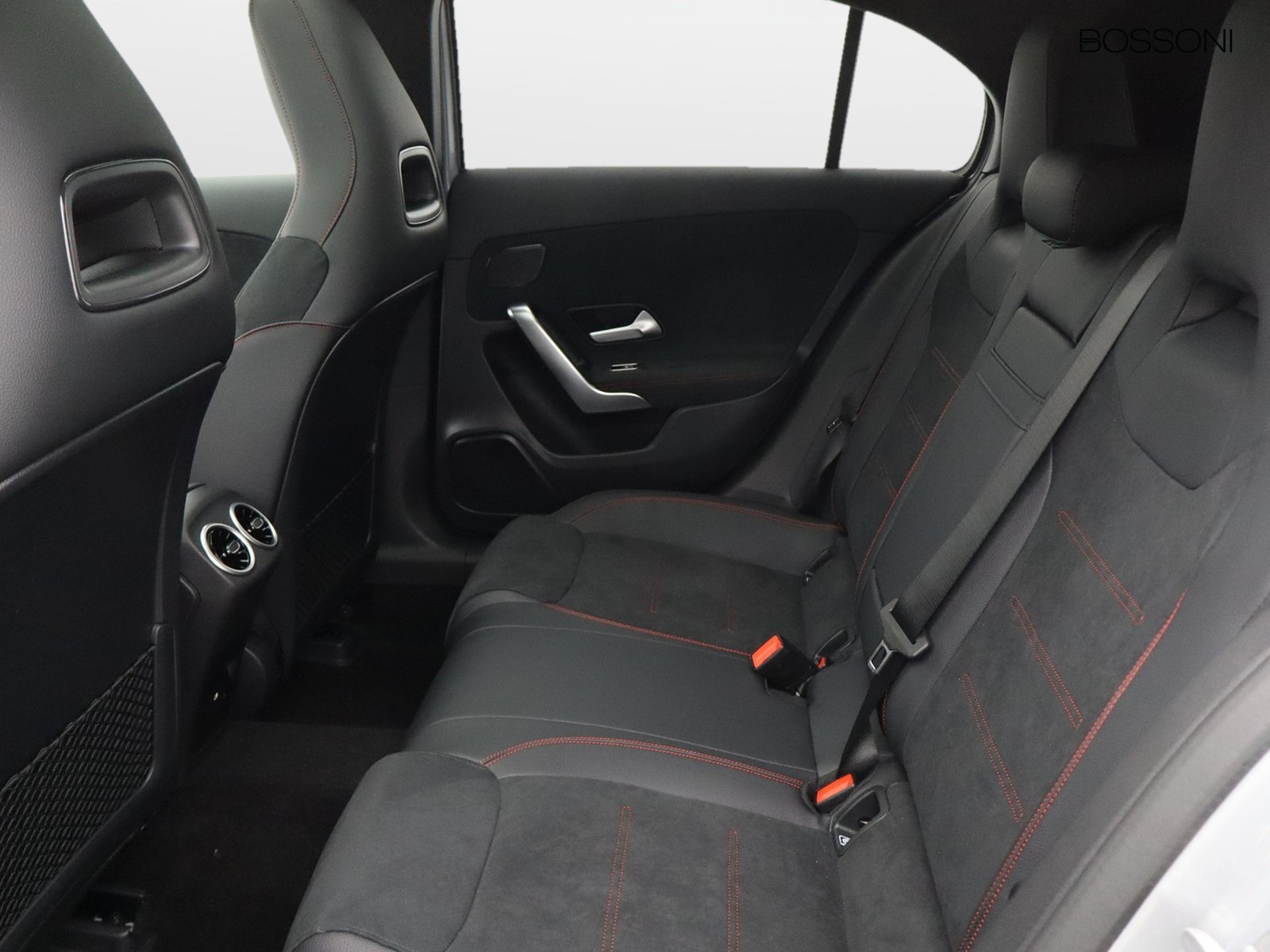 8 - Mercedes Classe A 250 amg line premium 4matic speedshift dct amg 8g