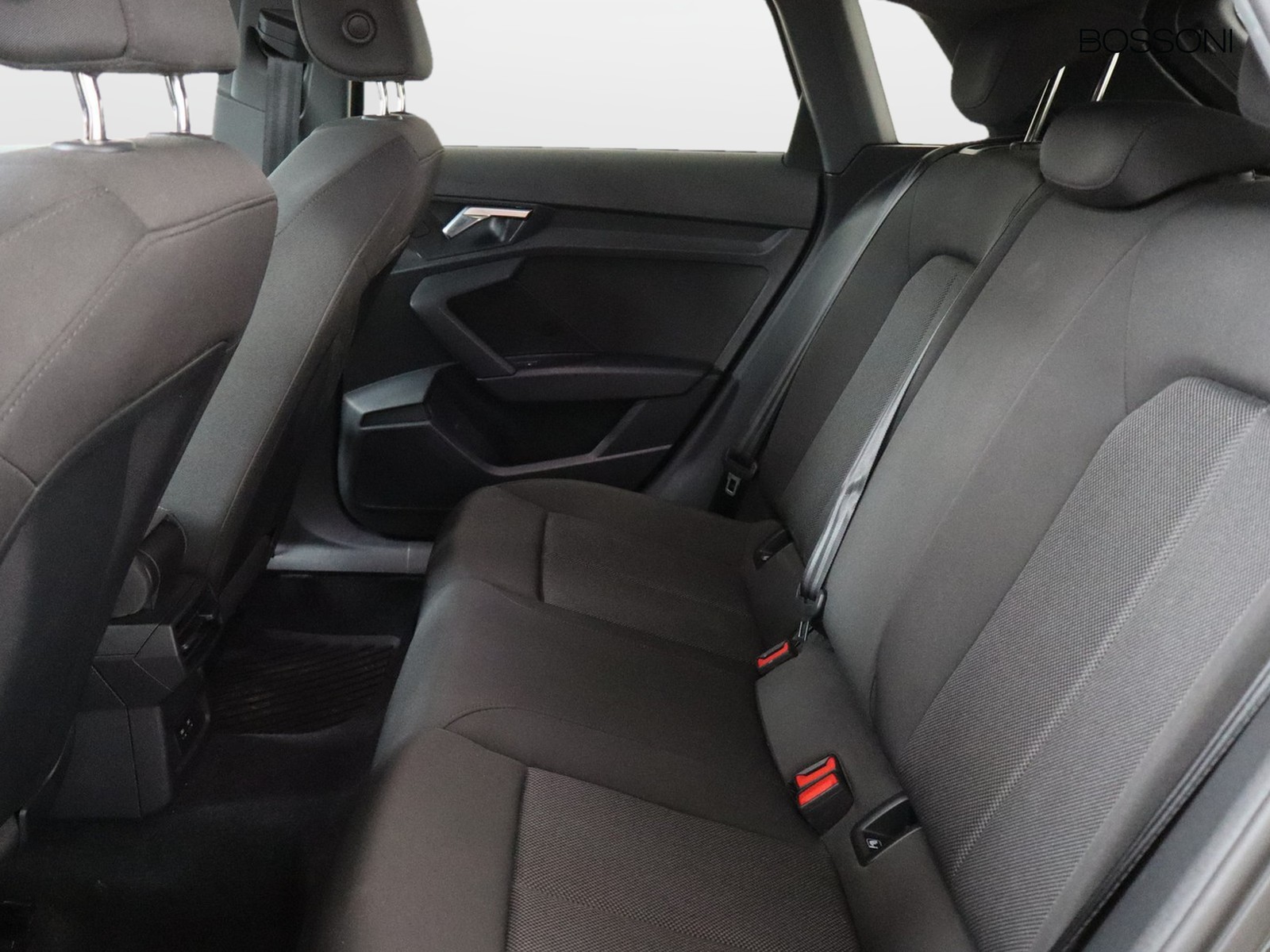 8 - Audi A3 sportback 30 2.0 tdi s line edition s tronic