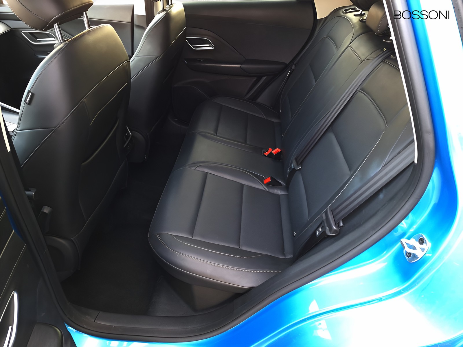12 - Mg ZS 1.5 hybrid+ luxury auto