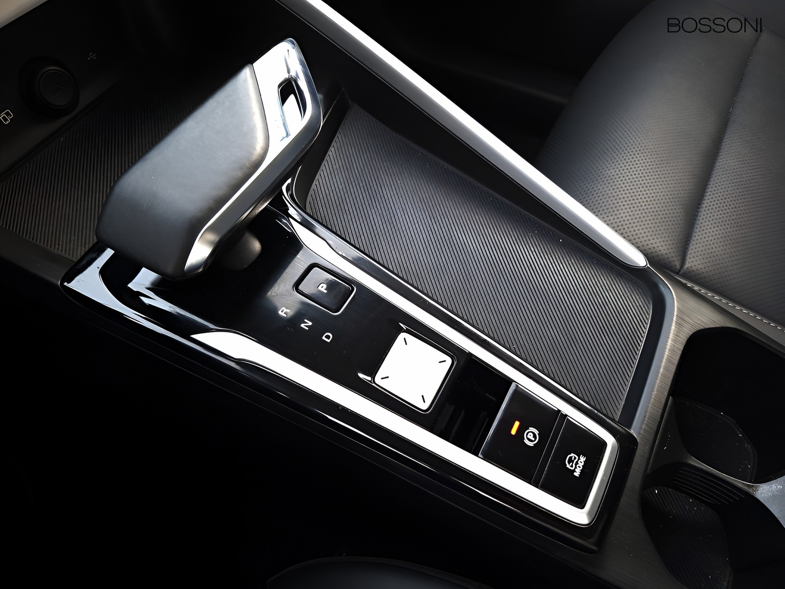 18 - Mg ZS 1.5 hybrid+ luxury auto