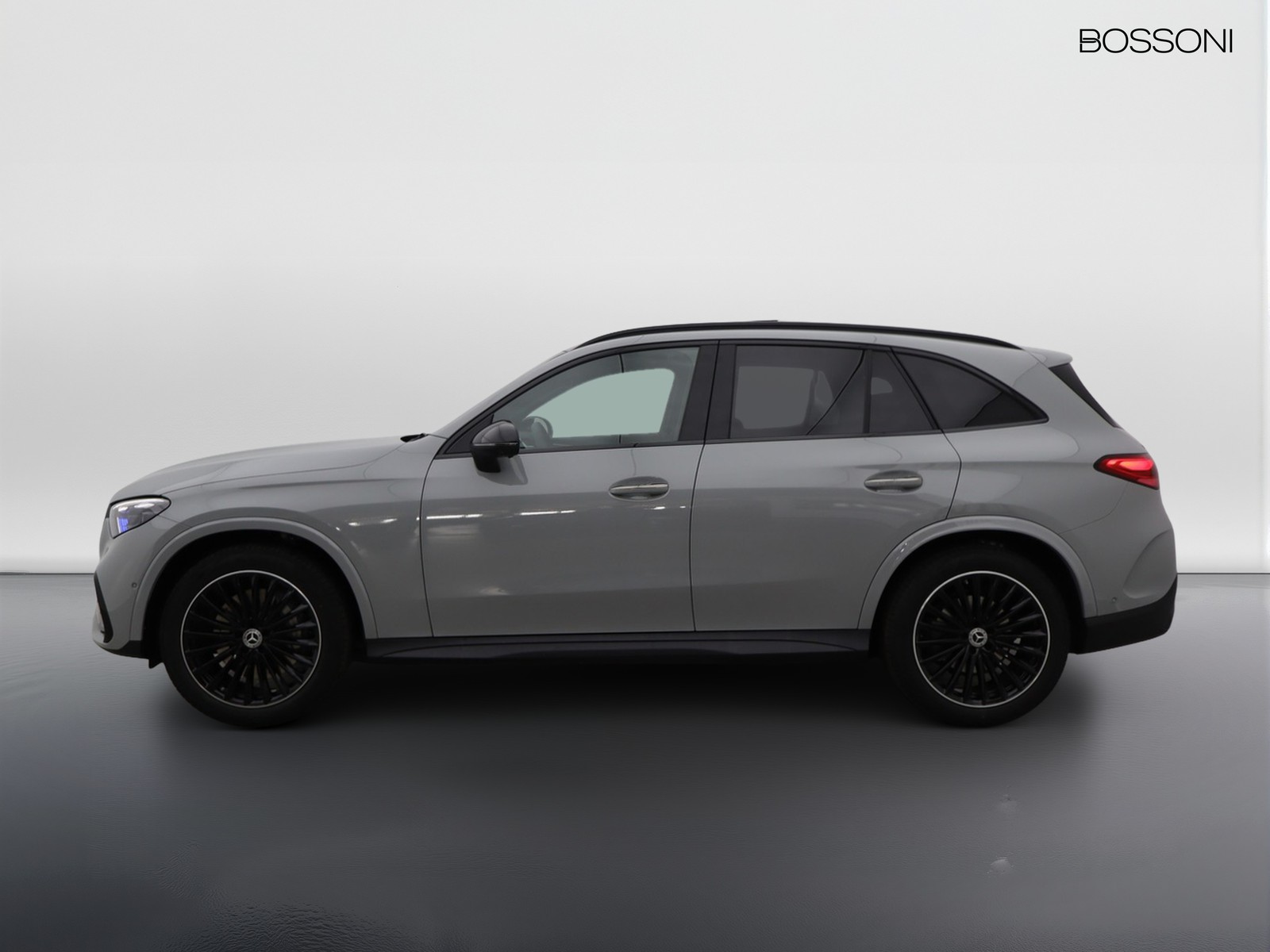3 - Mercedes GLC suv 300 amg line premium 4matic 9g-tronic