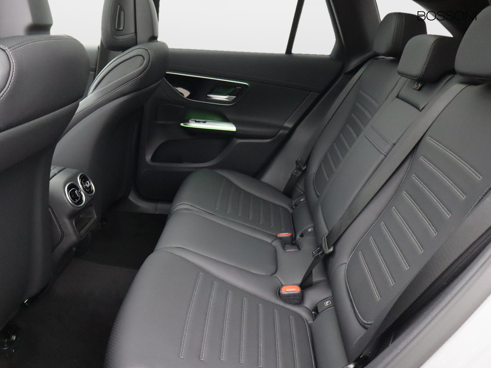 8 - Mercedes GLC suv 300 amg line premium 4matic 9g-tronic