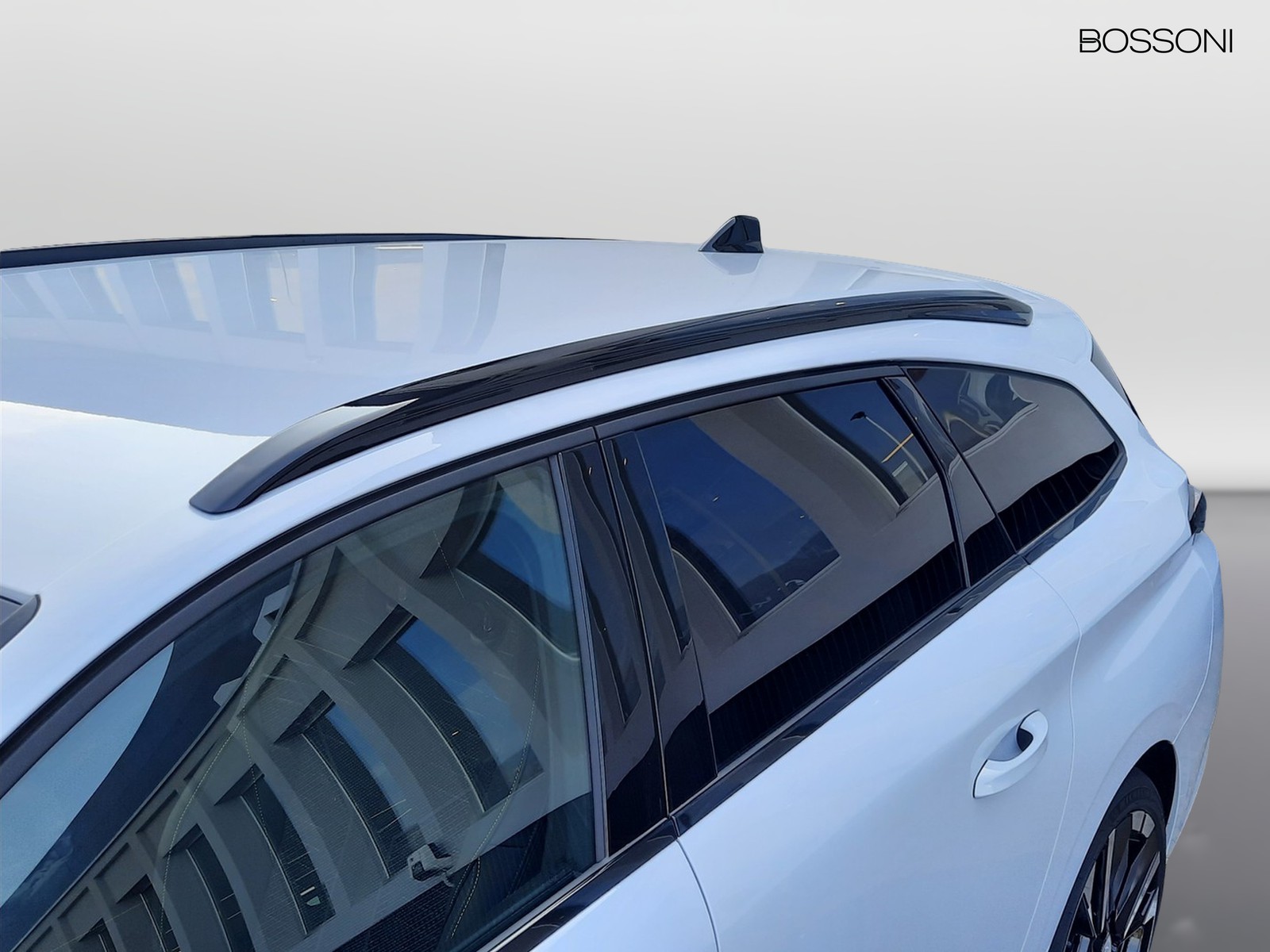 24 - Peugeot 308 sw 1.2 hybrid 145cv gt e-dcs6