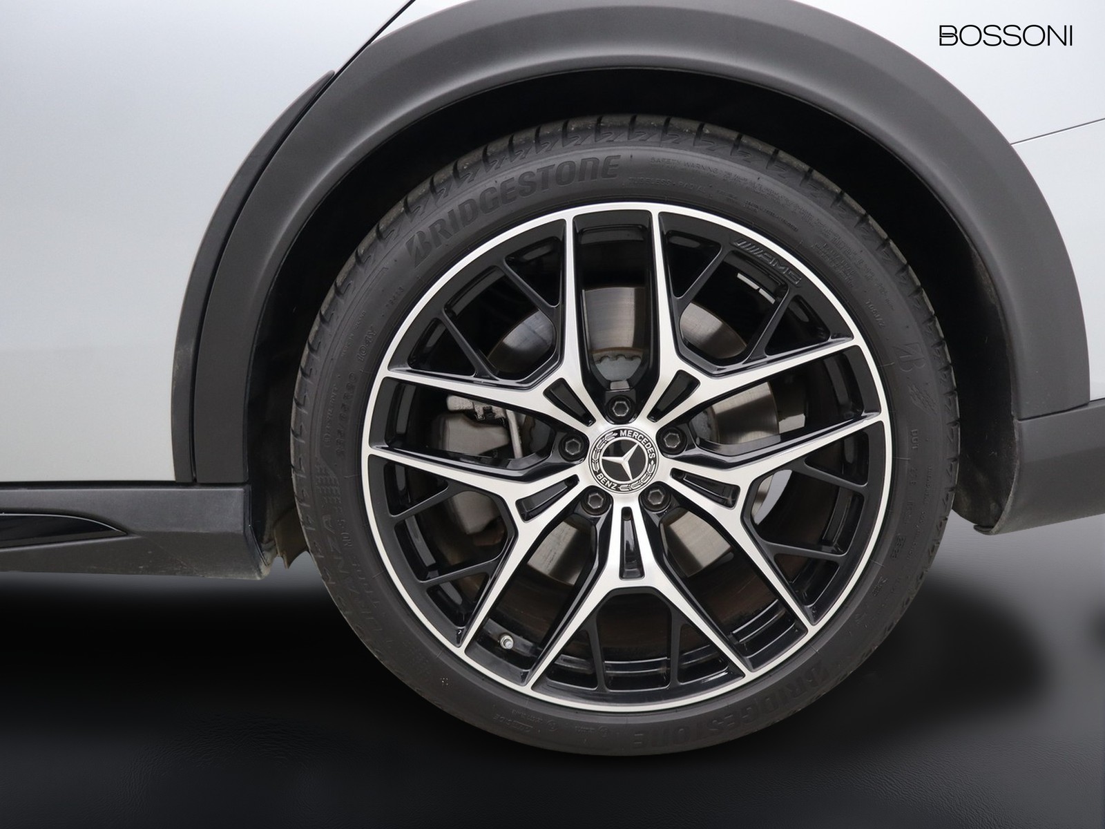 4 - Mercedes Classe E station wagon all-terrain 300 de plug-in hybrid premium 4matic 9g-tronic