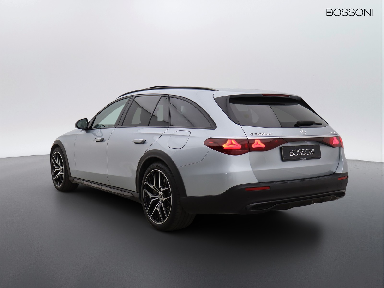 5 - Mercedes Classe E station wagon all-terrain 300 de plug-in hybrid premium 4matic 9g-tronic